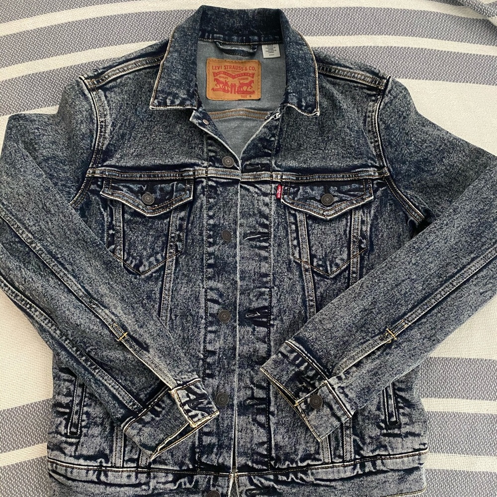 Men’s Levi’s jean jacket - small